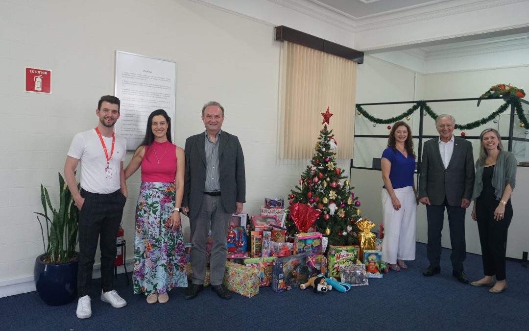 DEDICA recebe doações de brinquedos pela campanha de Natal do UniBrasil